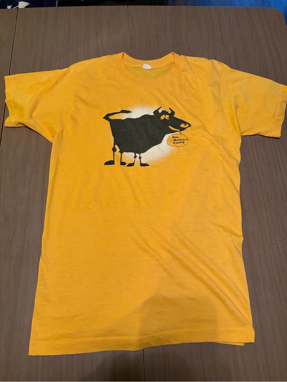 Vintage 1980s Buffalo Chips Cow Graphic T-Shirt Yellow Western Novelty Tee